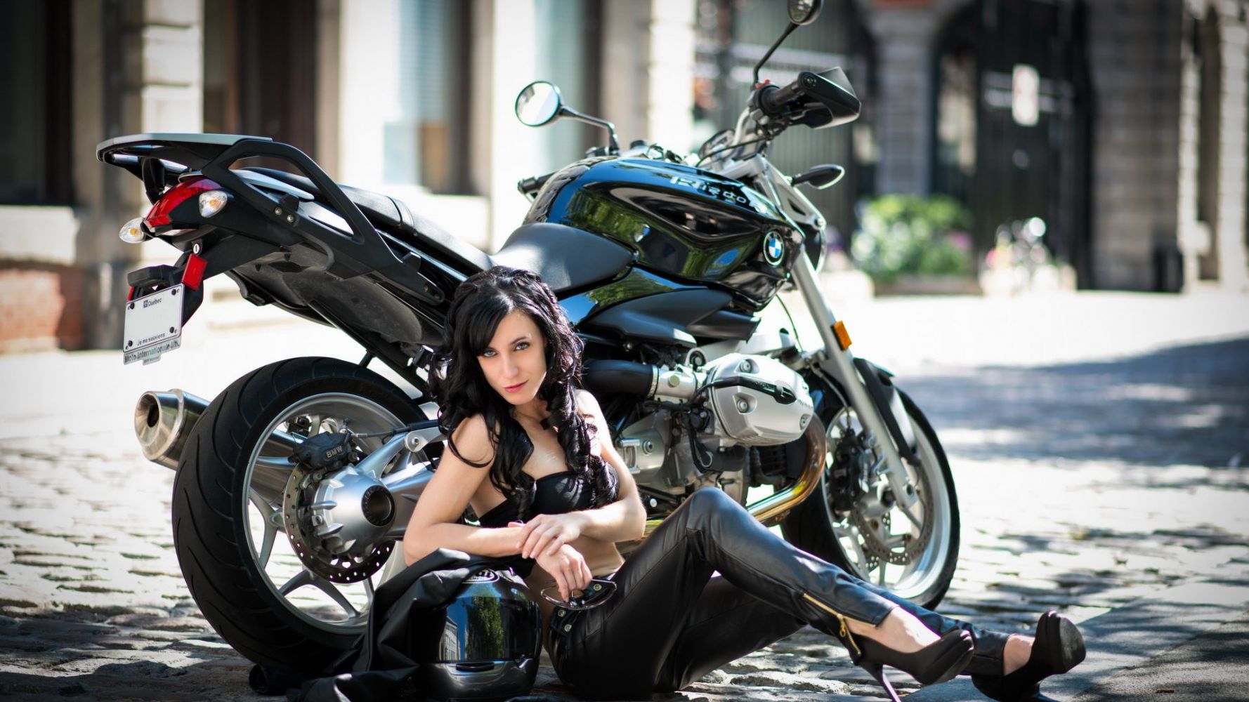 Fresh photos, fresh mood — European women on bikes online in Bandar Lampung