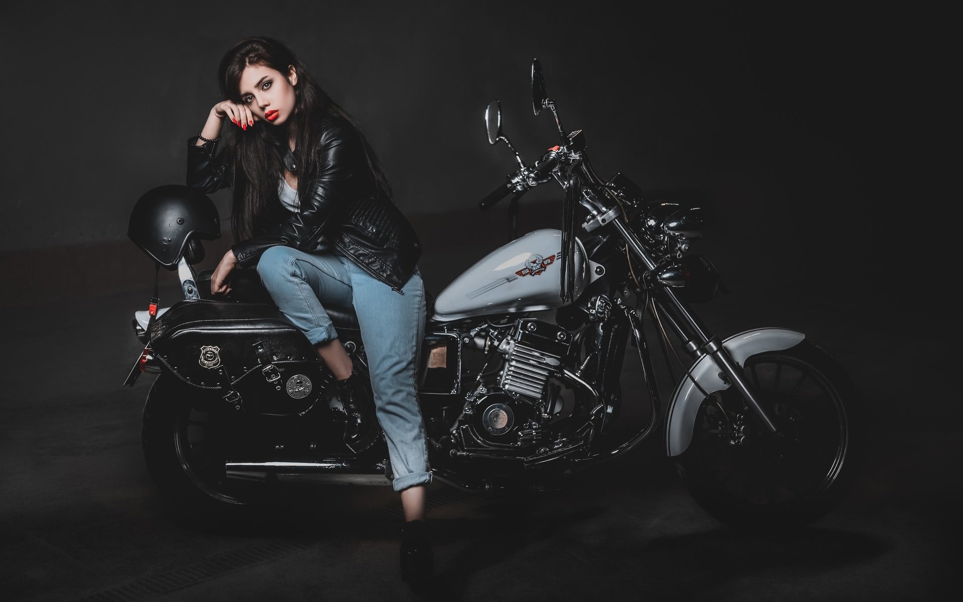 Biker girls: style and drive brings the glow — live moments in Bandar Lampung