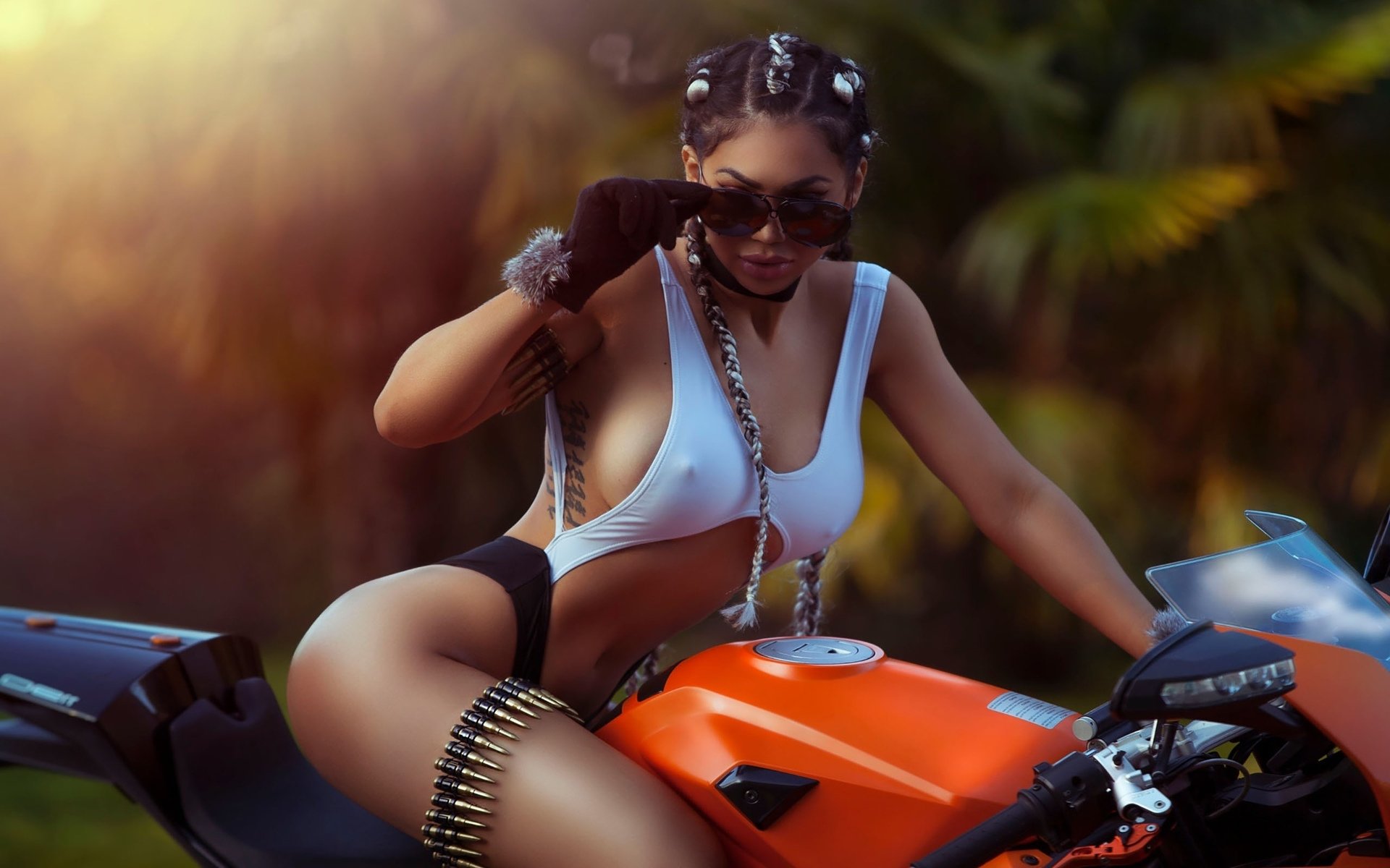 Take a pause and enjoy Girls with tattoos and motorcycles — streaming from Bandar Lampung