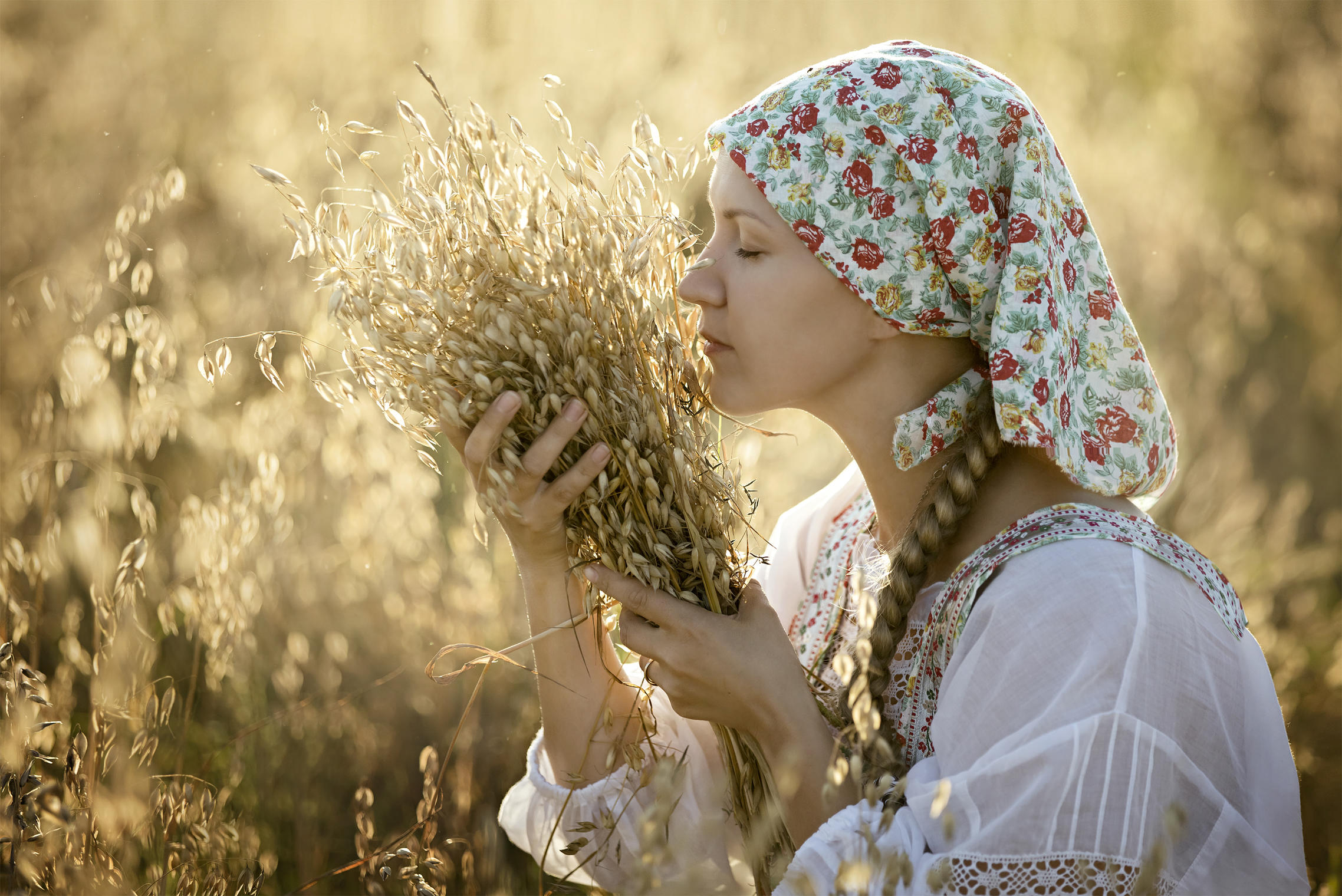 Photo Women in Slavic costumes in Bandar Lampung