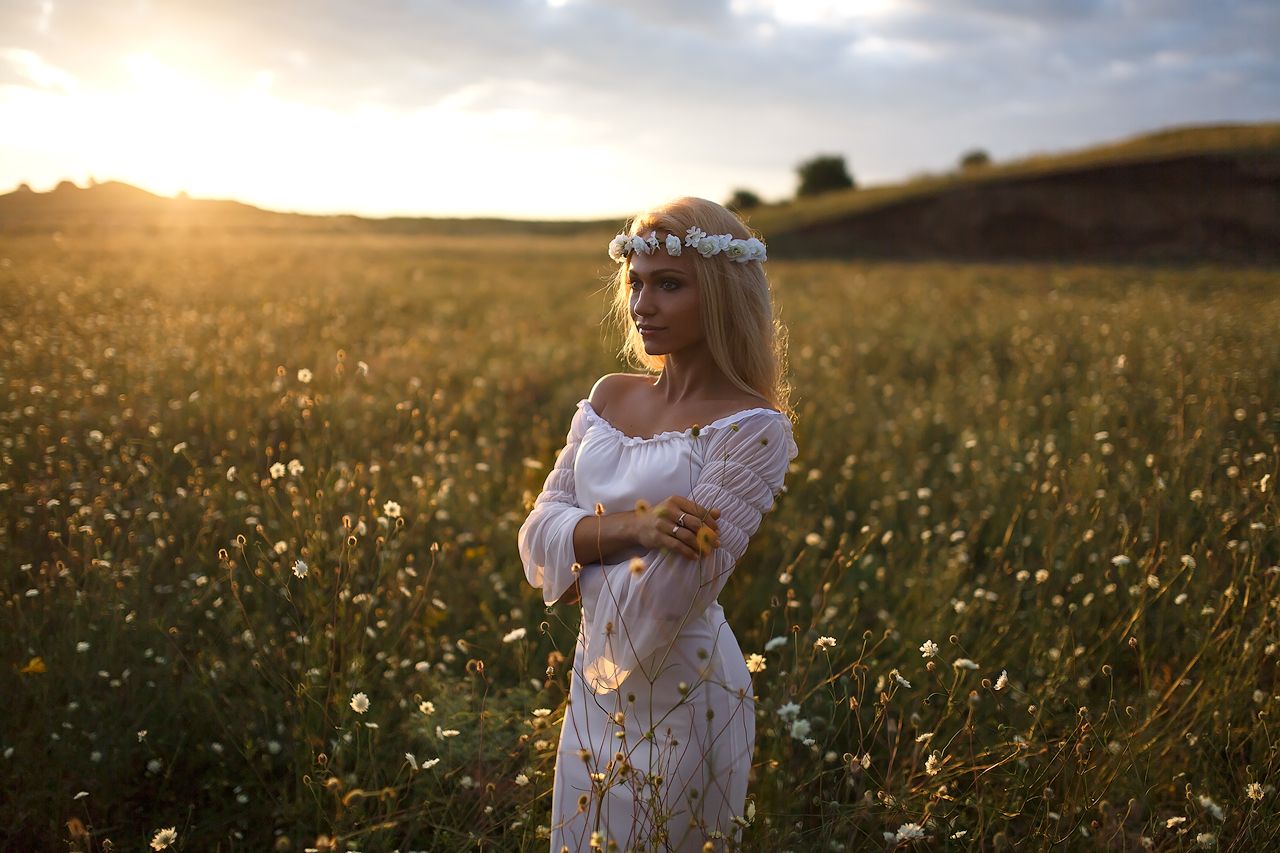 Open chat with Girls in Slavic costumes and say hi